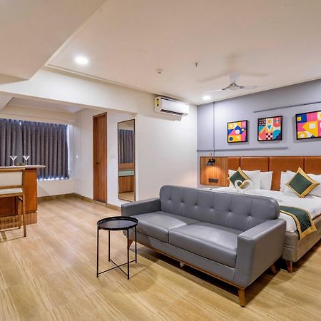 The Lemon Grass Hotel Gandhinagar Bagian luar foto