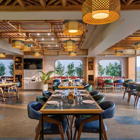 The Lemon Grass Hotel Gandhinagar Bagian luar foto