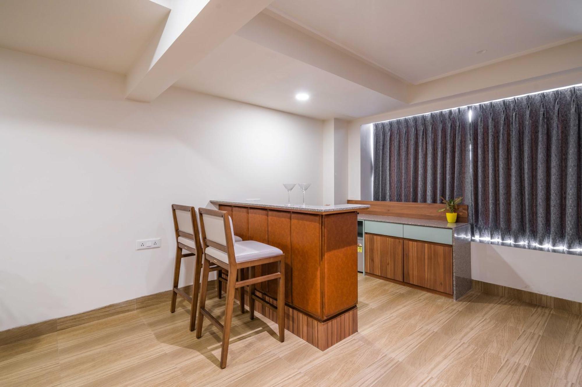 The Lemon Grass Hotel Gandhinagar Bagian luar foto