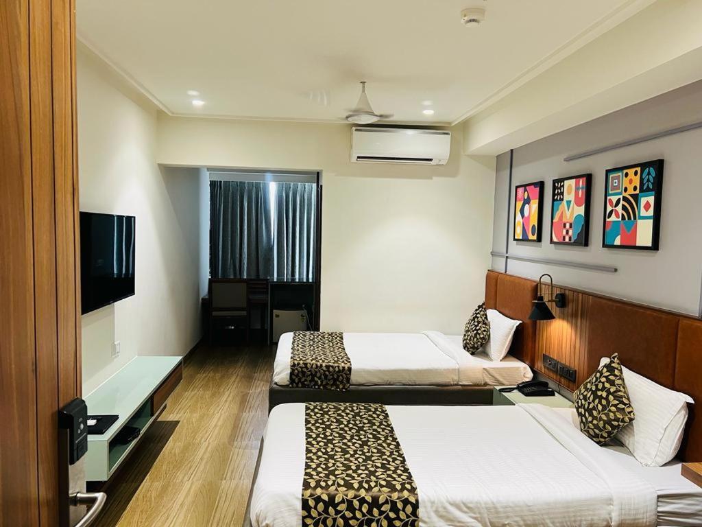 The Lemon Grass Hotel Gandhinagar Bagian luar foto