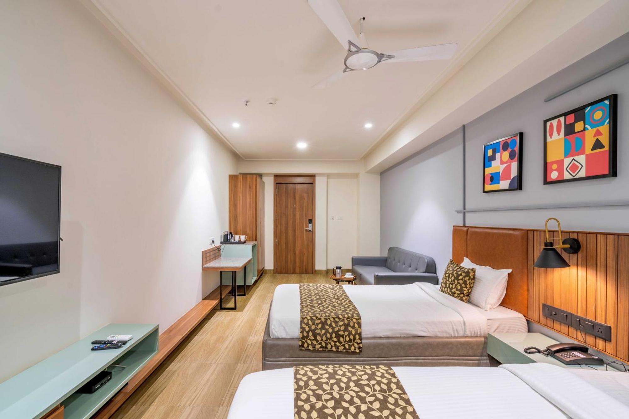 The Lemon Grass Hotel Gandhinagar Bagian luar foto