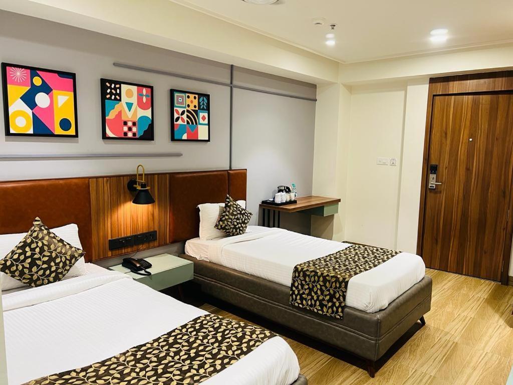 The Lemon Grass Hotel Gandhinagar Bagian luar foto