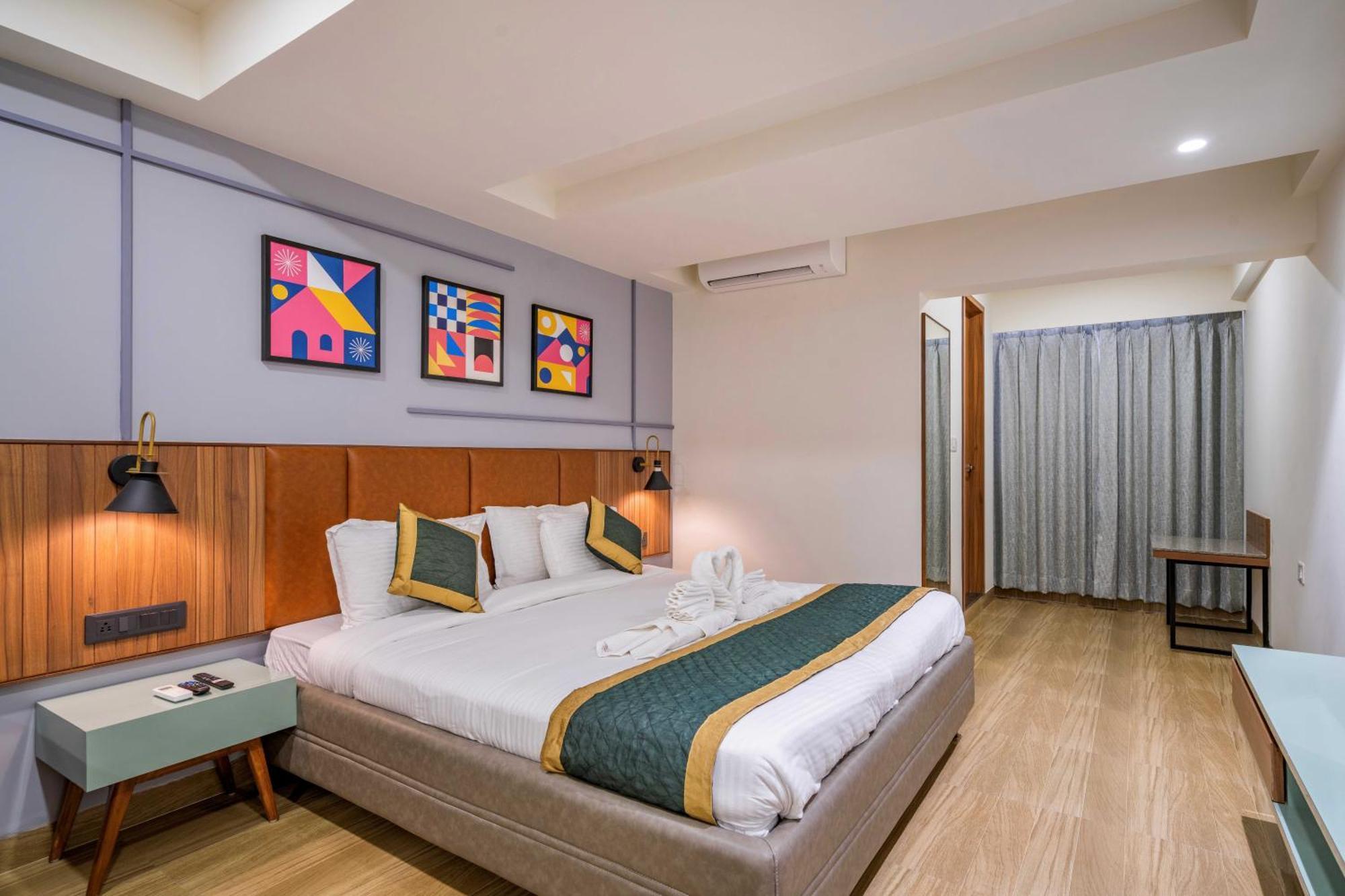 The Lemon Grass Hotel Gandhinagar Bagian luar foto