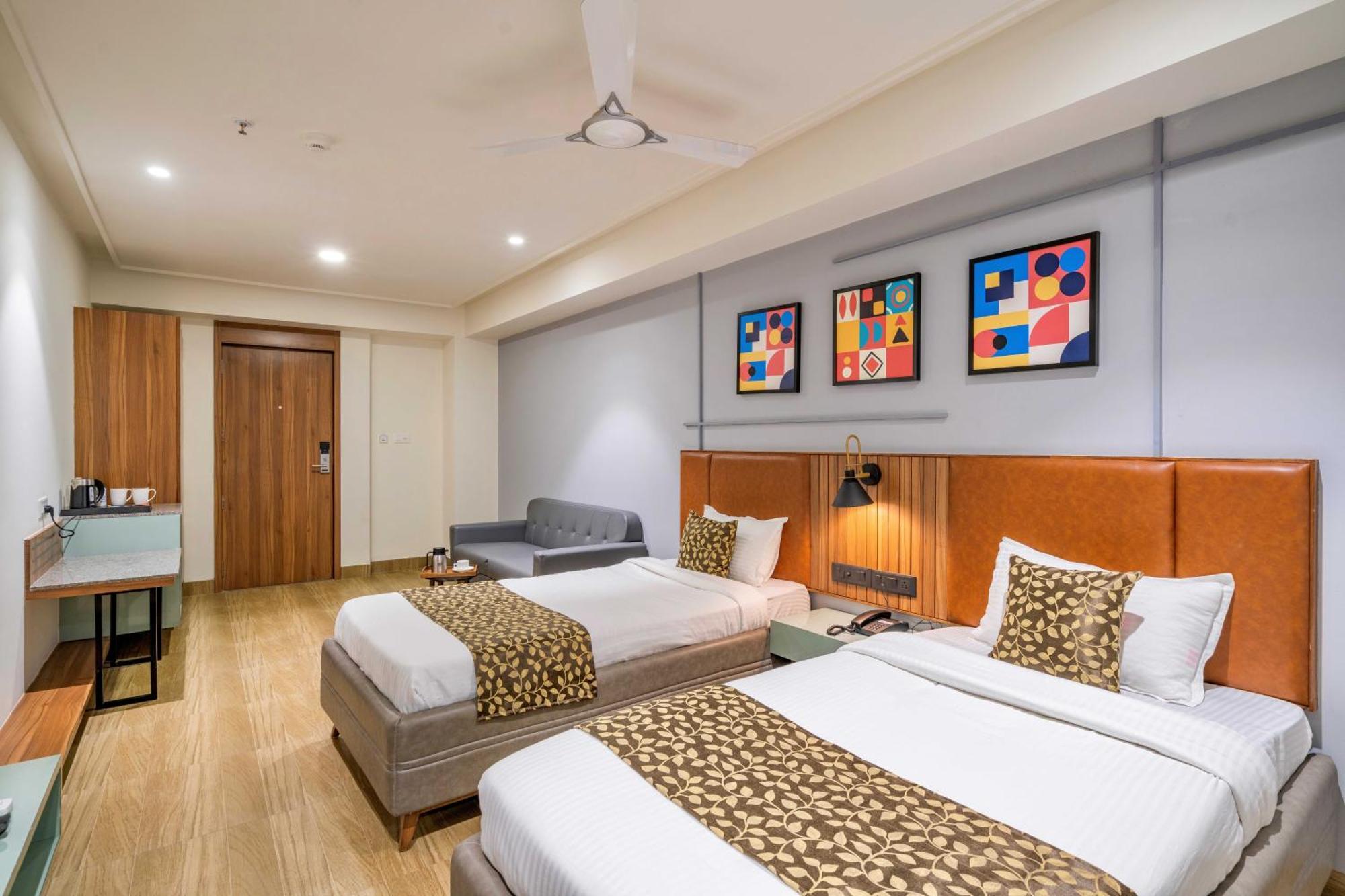 The Lemon Grass Hotel Gandhinagar Bagian luar foto