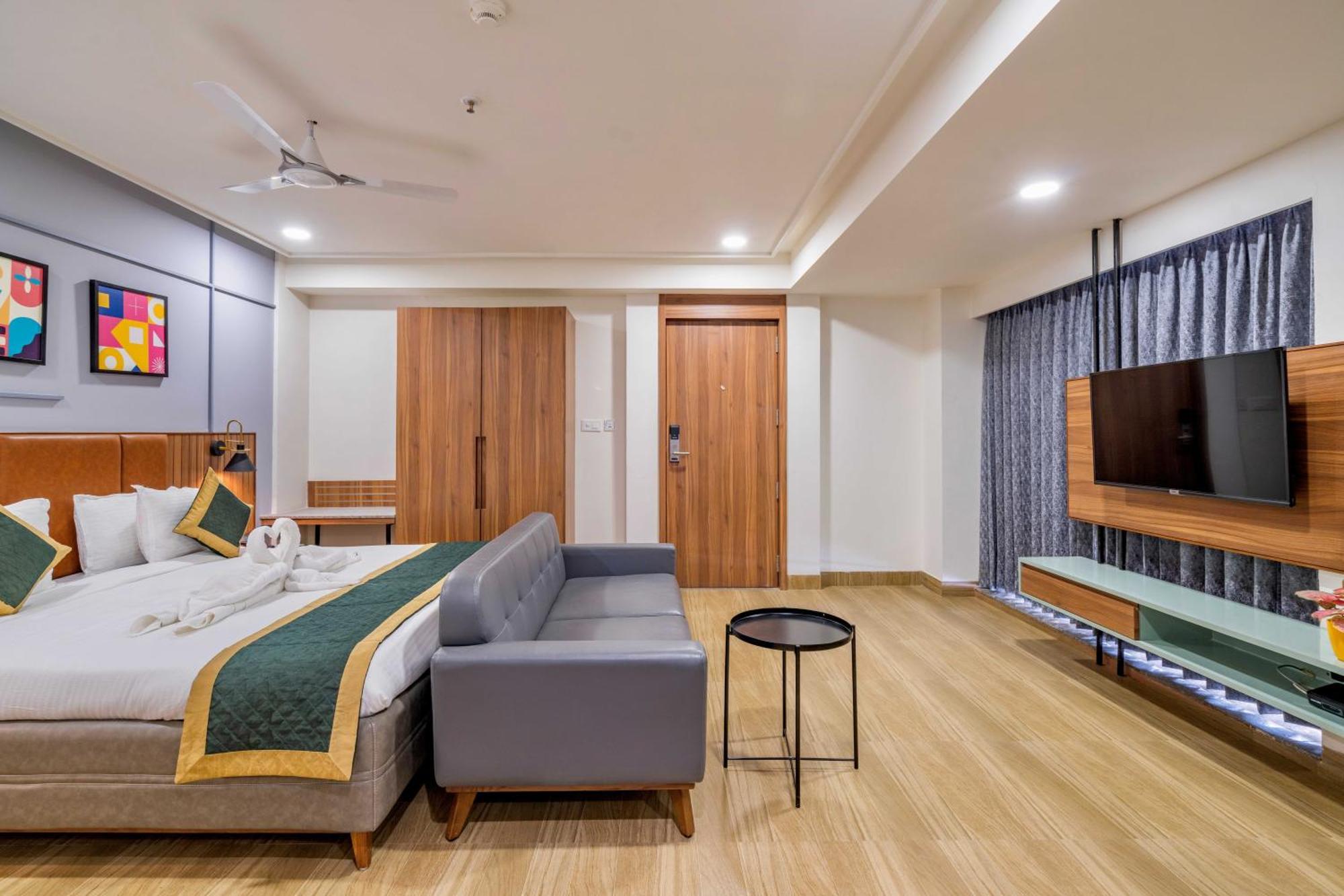 The Lemon Grass Hotel Gandhinagar Bagian luar foto