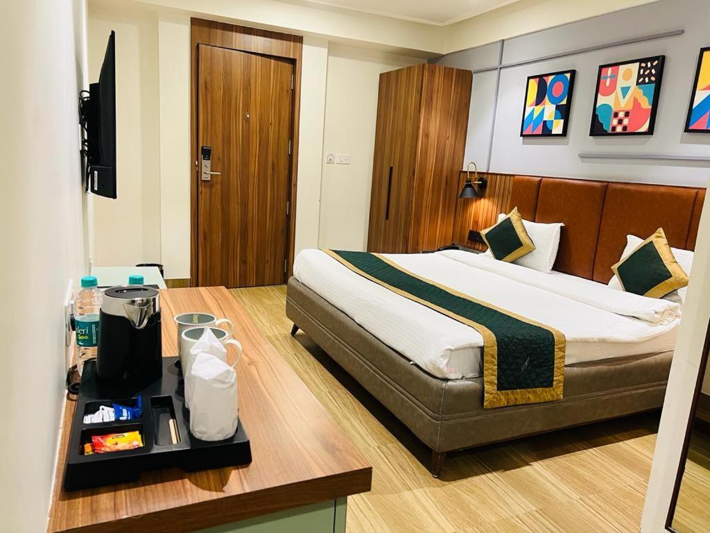 The Lemon Grass Hotel Gandhinagar Bagian luar foto