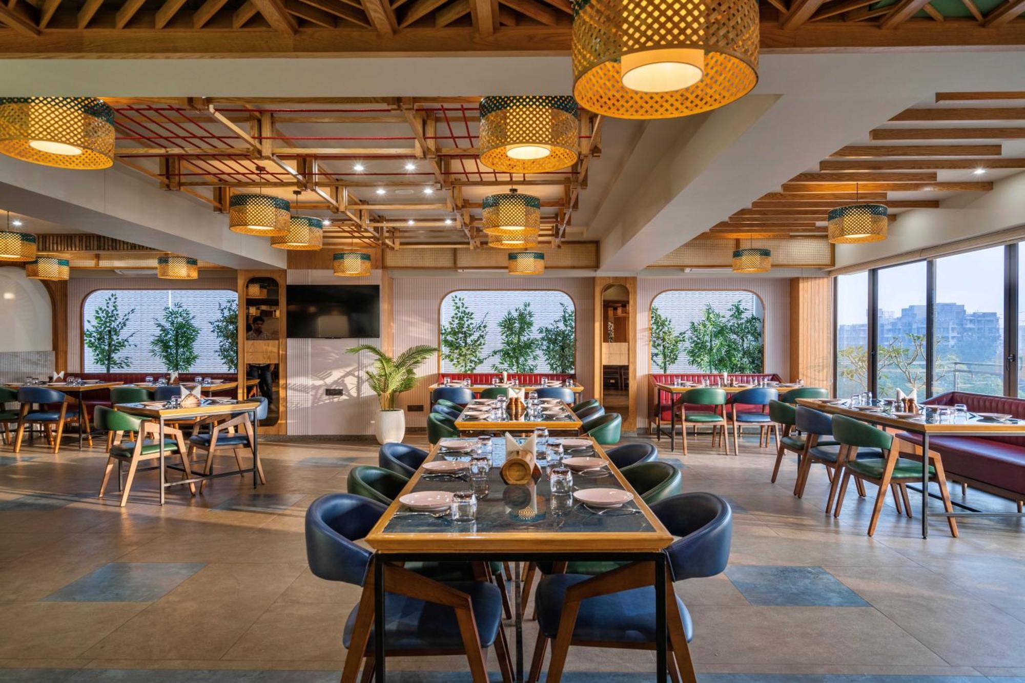 The Lemon Grass Hotel Gandhinagar Bagian luar foto