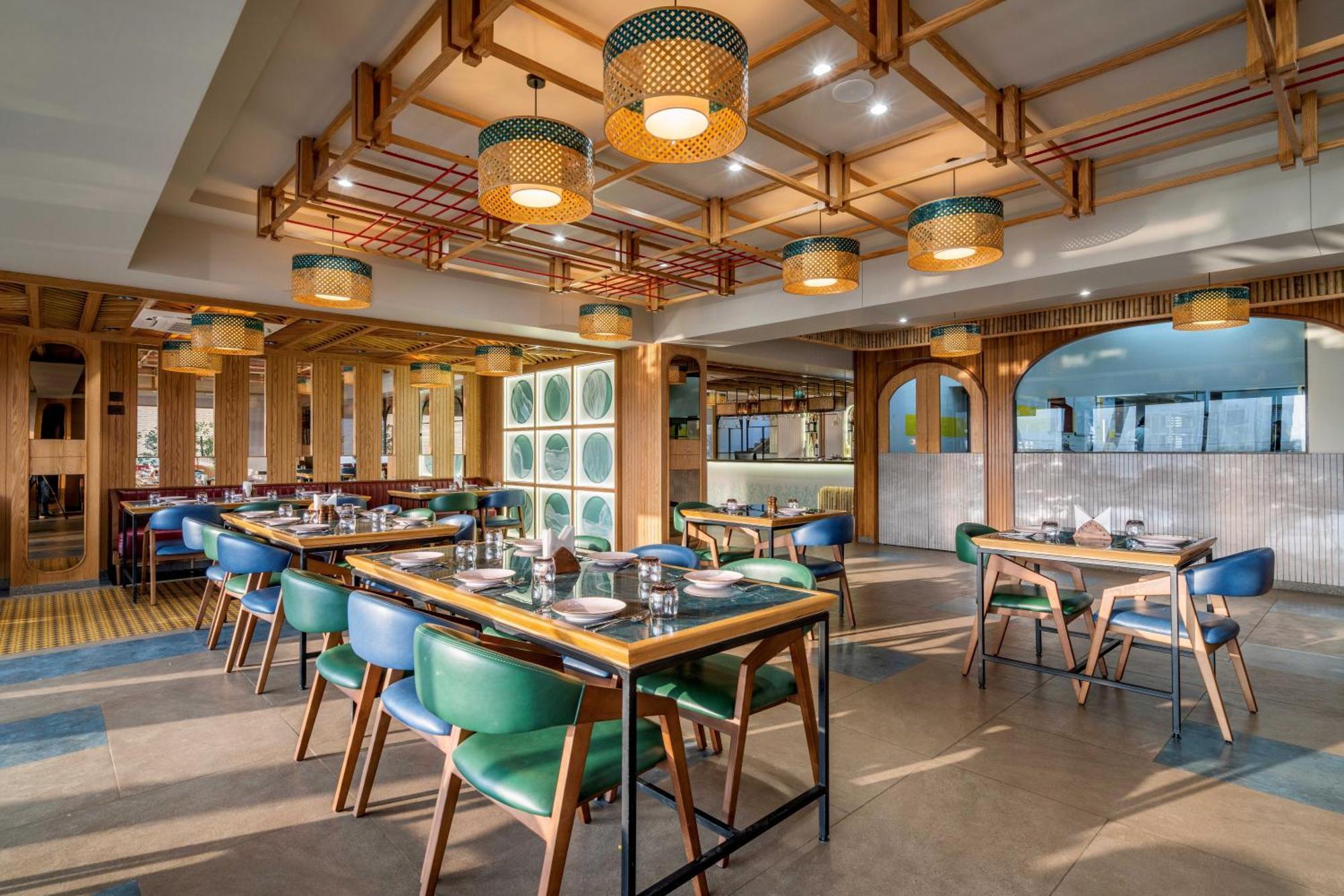 The Lemon Grass Hotel Gandhinagar Bagian luar foto